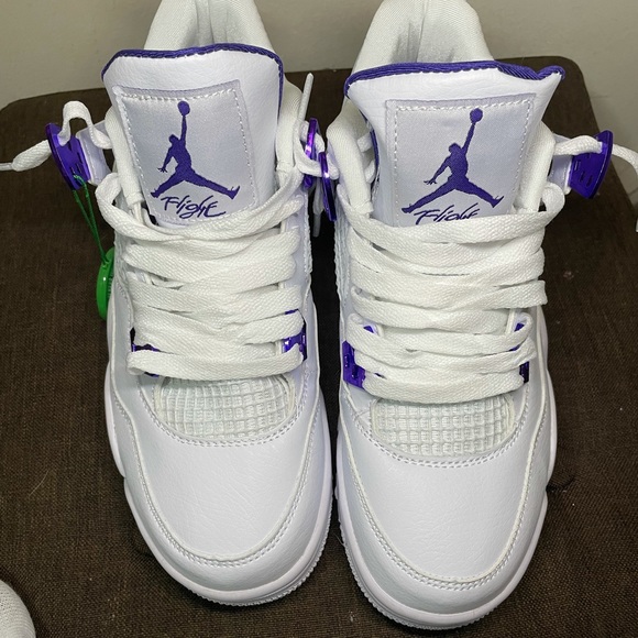 Jordan 4 retro ( Metallic Purple) - Picture 3 of 6
